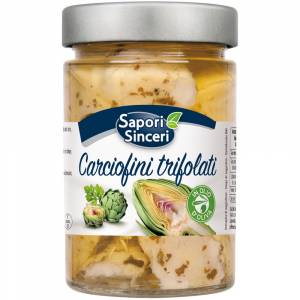 Klein hackte und mit Knoblauch und Petersilie in Öl angebratene Artischocken