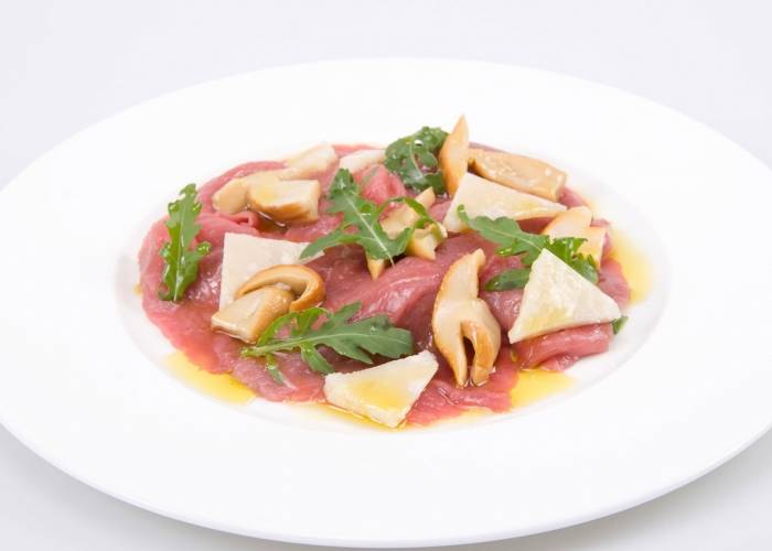 Carpaccio di manzo con funghi porcini sott’olio