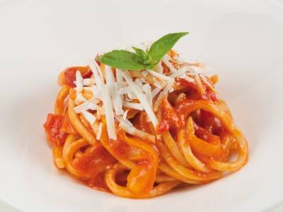 Troccoli mit Paprikacreme und gesalzenem Ricotta